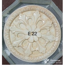 E22