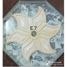 E7