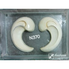 N370